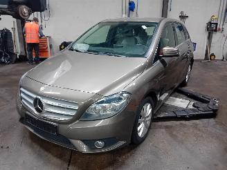 Autoverwertung Mercedes B-klasse B (W246) Hatchback 1.6 B-180 BlueEFFICIENCY Turbo 16V (M270.910) [90kW=
]  (11-2011/12-2018) 2012