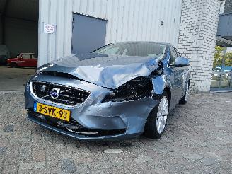 Damaged car Volvo V-40 V40 (MV) Hatchback 5-drs 1.6 D2 (D4162T) [84kW]  (03-2012/12-2016) 2013/12