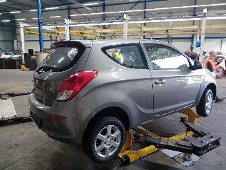 Hyundai I-20 i20 Hatchback 1.2i 16V (G4LA) [63kW]  (03-2012/12-2015) picture 3