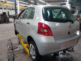 Toyota Yaris Yaris II (P9) Hatchback 1.3 16V VVT-i (2SZFE) [64kW]  (08-2005/11-2010=
) picture 4