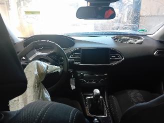 Peugeot 308 308 SW (L4/L9/LC/LJ/LR) Combi 5-drs 1.6 BlueHDi 120 (DV6FC(BHZ)) [88kW=
]  (03-2014/12-2021) picture 5