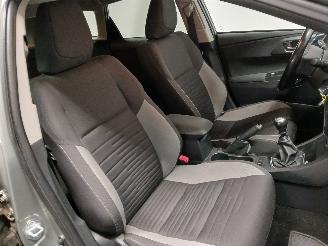 Toyota Auris Auris Touring Sports (E18) Combi 1.2 T 16V (8NR-FTS) [85kW]  (03-2015/=
12-2018) picture 9
