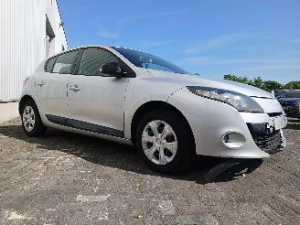 Renault Mégane Megane III Berline (BZ) 5-deurs 1.5 dCi 110 (K9K-636) [81kW]  (04-2011=
/...) picture 5