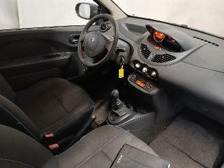 Renault Twingo Twingo II (CN) Hatchback 3-drs 1.2 16V (D4F-764(D4F-E7)) [55kW]  (03-2=
007/09-2014) picture 9