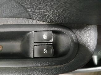 Renault Twingo Twingo II (CN) Hatchback 3-drs 1.2 16V (D4F-764(D4F-E7)) [55kW]  (03-2=
007/09-2014) picture 13