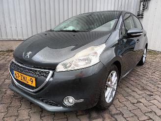 škoda osobní automobily Peugeot 208 208 I (CA/CC/CK/CL) Hatchback 1.2 Vti 12V PureTech 82 (EB2F(HMZ)) [60k=
W]  (03-2012/12-2019) 2013/1