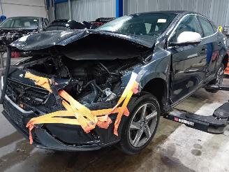 demontáž osobní automobily Volvo V-40 V40 (MV) Hatchback 5-drs 2.0 D4 16V (D4204T14) [140kW]  (05-2014/08-20=
19) 2014