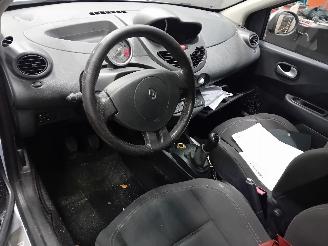 Renault Twingo Twingo II (CN) Hatchback 3-drs 1.6 16V RS (K4M-854(K4M-N8)) [98kW]  (0=
5-2008/09-2014) picture 5