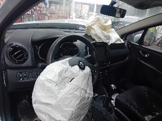 Renault Clio Clio IV Estate/Grandtour (7R) Combi 5-drs 0.9 Energy TCE 90 12V (H4B-4=
08(H4B-B4)) [66kW]  (01-2013/08-2021) picture 5