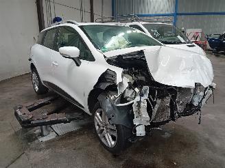 Renault Clio Clio IV Estate/Grandtour (7R) Combi 5-drs 0.9 Energy TCE 90 12V (H4B-4=
08(H4B-B4)) [66kW]  (01-2013/08-2021) picture 2