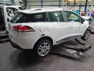 Renault Clio Clio IV Estate/Grandtour (7R) Combi 5-drs 0.9 Energy TCE 90 12V (H4B-4=
08(H4B-B4)) [66kW]  (01-2013/08-2021) picture 3