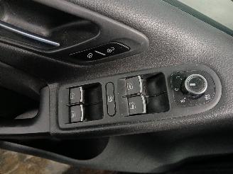 Volkswagen Golf Golf VI (5K1) Hatchback 1.6 TDI 16V (CAYC(Euro 5)) [77kW]  (02-2009/11=
-2012) picture 13