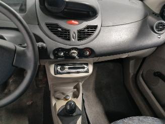 Renault Twingo Twingo II (CN) Hatchback 3-drs 1.2 (D7F-800(Euro 4)) [43kW]  (03-2007/=
09-2014) picture 12