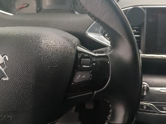 Peugeot 308 308 SW (L4/L9/LC/LJ/LR) Combi 5-drs 1.2 12V e-THP PureTech 110 (EB2DT(=
HNZ)) [81kW]  (03-2014/12-2021) picture 17