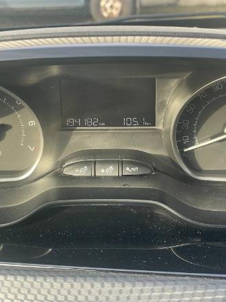 Peugeot 2008 2008 (CU) MPV 1.2 Vti 12V PureTech 82 (EB2F(HMZ)) [60kW]  (03-2013/12-=
2018) picture 2