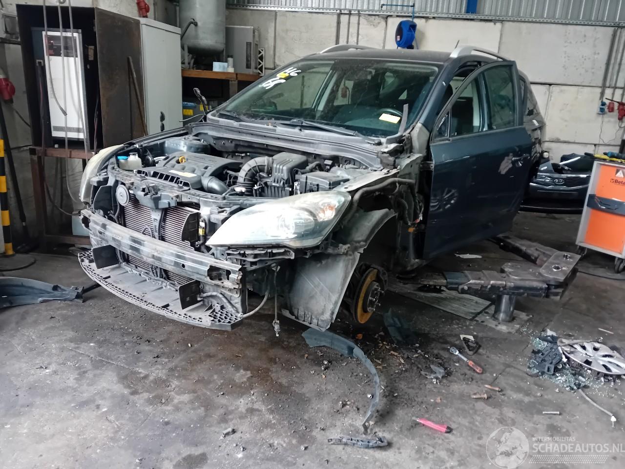 Kia Cee d Cee'd Sporty Wagon (EDF) Combi 1.4 16V (G4FA) [66kW]  (07-2009/12-2012=
)