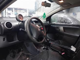 Peugeot 107 107 Hatchback 1.0 12V (384F(1KR)) [50kW]  (06-2005/05-2014) picture 5