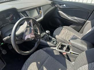 Opel Grandland Grandland (X) SUV 1.2 Turbo 12V (F12XHT(EB2ADTS)) [96kW]  (06-2017/...=
) picture 17