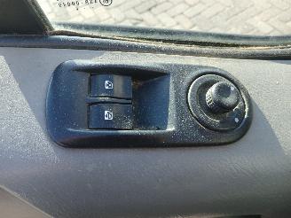 Opel Vivaro Vivaro Van 2.0 CDTI (M9R-692(M9R-F6)) [66kW]  (08-2006/07-2014) picture 12