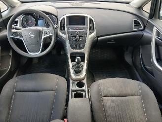 Opel Astra Astra J Sports Tourer (PD8/PE8/PF8) Combi 1.7 CDTi 16V (A17DTR(Euro 5)=
) [81kW]  (10-2010/10-2015) picture 10