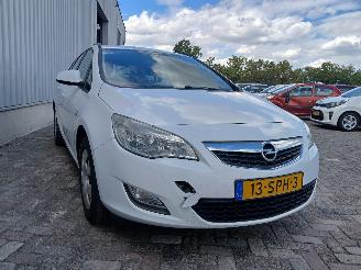 Opel Astra Astra J Sports Tourer (PD8/PE8/PF8) Combi 1.7 CDTi 16V (A17DTR(Euro 5)=
) [81kW]  (10-2010/10-2015) picture 6
