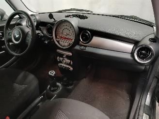 Mini Mini Mini (R56) Hatchback 1.4 16V One (N12-B14A) [55kW]  (03-2009/03-2010) picture 8