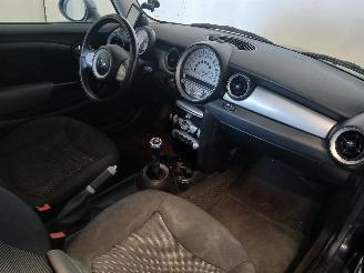 Mini Mini Mini (R56) Hatchback 1.6 16V Cooper (N12-B16A) [88kW]  (10-2006/02-201=
2) picture 8