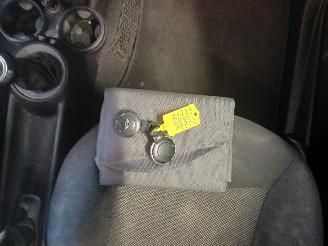 Mini Mini Mini (R56) Hatchback 1.6 16V Cooper (N12-B16A) [88kW]  (10-2006/02-201=
2) picture 18