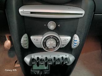 Mini Mini Mini (R56) Hatchback 1.6 16V Cooper (N12-B16A) [88kW]  (10-2006/02-201=
2) picture 18