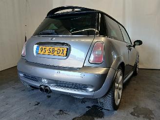 Mini Mini Mini Cooper S (R53) Hatchback 1.6 16V (W11-B16A) [120kW]  (03-2002/09-=
2006) picture 5