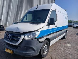 Mercedes Sprinter Sprinter 3,5t (907.6/910.6) Van 316 CDI 2.1 D RWD (OM651.958) [120kW] =
 (02-2018/12-2021) picture 3