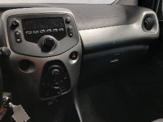 Peugeot 108 108 Hatchback 1.0 12V (1KRFE(CFB)) [51kW]  (05-2014/...) picture 19