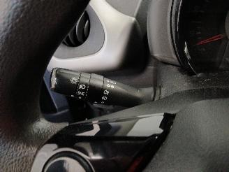 Peugeot 108 108 Hatchback 1.0 12V (1KRFE(CFB)) [51kW]  (05-2014/...) picture 16