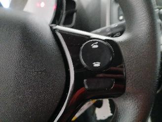 Peugeot 108 108 Hatchback 1.0 12V (1KRFE(CFB)) [51kW]  (05-2014/...) picture 17