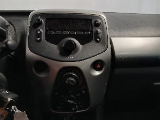 Peugeot 108 108 Hatchback 1.0 12V (1KRFE(CFB)) [51kW]  (05-2014/...) picture 20