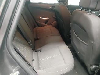 Opel Astra Astra J Sports Tourer (PD8/PE8/PF8) Combi 1.4 Turbo 16V (A14NET(Euro 5=
)) [103kW]  (10-2010/10-2015) picture 10