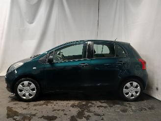 Toyota Yaris Yaris II (P9) Hatchback 1.3 16V VVT-i (2SZFE) [64kW]  (08-2005/11-2010=
) picture 4