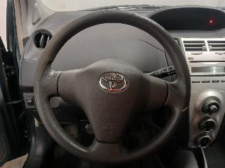 Toyota Yaris Yaris II (P9) Hatchback 1.3 16V VVT-i (2SZFE) [64kW]  (08-2005/11-2010=
) picture 17