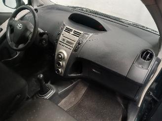 Toyota Yaris Yaris II (P9) Hatchback 1.3 16V VVT-i (2SZFE) [64kW]  (08-2005/11-2010=
) picture 8