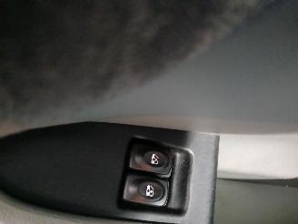 Renault Kangoo Kangoo (KC) MPV 1.6 16V (K4M-732) [70kW]  (06-2001/01-2008) picture 14