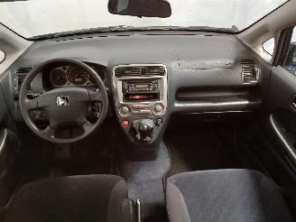 Honda Stream Stream I (RN) MPV 2.0 16V VTEC (K20A5) [115kW]  (05-2001/09-2006) picture 13