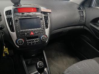 Kia Cee d Cee'd Sporty Wagon (EDF) Combi 1.4 16V (G4FA) [66kW]  (07-2009/12-2012=
) picture 16