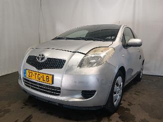 Damaged car Toyota Yaris Yaris II (P9) Hatchback 1.3 16V VVT-i (2SZFE) [64kW]  (08-2005/11-2010=
) 2006/9
