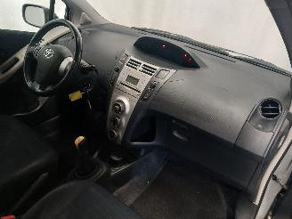 Toyota Yaris Yaris II (P9) Hatchback 1.3 16V VVT-i (2SZFE) [64kW]  (08-2005/11-2010=
) picture 8