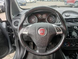 Fiat Punto Grande Punto (199) Hatchback 1.3 JTD Multijet 16V VGT (199.B.4000(Euro=
 5)) [62kW]  (04-2010/...) picture 16