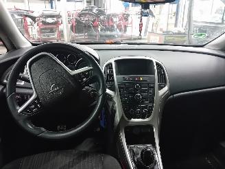 Opel Astra Astra J Sports Tourer (PD8/PE8/PF8) Combi 1.4 Turbo 16V (A14NEL/B14NEL=
) [88kW]  (10-2010/04-2016) picture 5