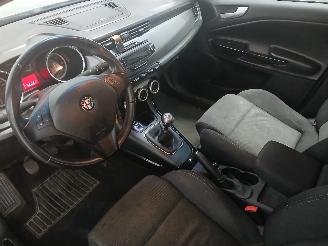 Alfa Romeo Giulietta Giulietta (940) Hatchback 1.6 JTDm 16V (940.A.3000) [77kW]  (04-2010/0=
2-2016) picture 11