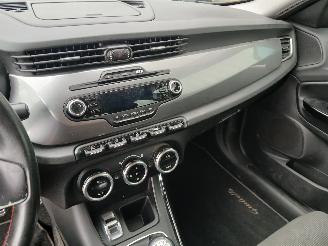 Alfa Romeo Giulietta Giulietta (940) Hatchback 1.4 TB 16V (940.B.7000) [88kW]  (04-2010/12-=
2020) picture 18