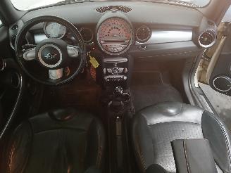 Mini Mini Mini (R56) Hatchback 1.6 Cooper D 16V (DV6TED4(9HZ)) [80kW]  (11-2006/=
09-2010) picture 10