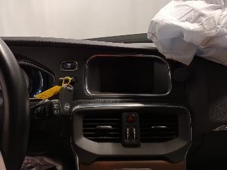 Volvo V-40 V40 Cross Country (MZ) Hatchback 5-drs 1.5 T3 16V Geartronic (B4154T4(=
Euro 6b)) [112kW]  (04-2015/08-2019) picture 16